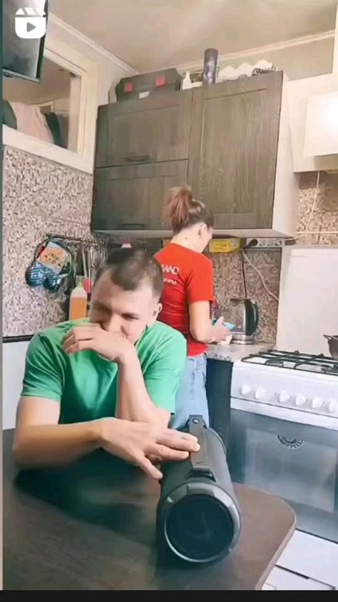 Funny Clips Videos, Prank Videos Funny, Good Pranks, Funny Video Clips, Friends Funny Moments, Funny Prank Videos, Prank Videos, Funny Films, Real Funny Jokes