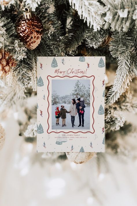 Christmas Cards 2023 Trends, Christmas Card Ideas For Families, Christmas Cards Family Photo, Christmas Card Ideas Picture, Family Christmas Card Ideas, Family Photo Christmas Cards, Xmas Postcard, Boho Christmas Card, Holiday Card Ideas