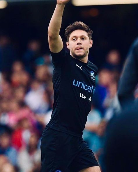 Soccer Aid, One Direction Art, Niall Horan Baby, Niall And Harry, One Direction Photos, Irish Princess, Irish Boys, Stamford Bridge, Harry Styles Pictures