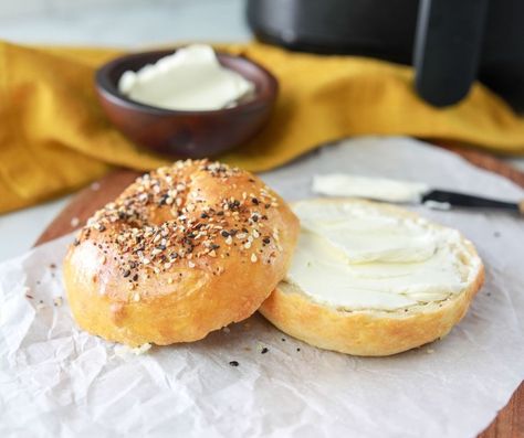 Easy Air Fryer Everything Bagels - Fork To Spoon Air Fryer Treats, Power Air Fryer Recipes, Crossfit Diet, Blueberry Bagel, Everything Bagels, Air Fryer Recipes Breakfast, Easy Breakfast Options, Crock Pot Slow Cooker Recipes, Ninja Foodi Grill