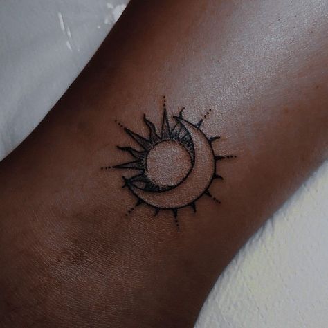 Make Tattoos, Small Phoenix Tattoos, Different Drawing Styles, Sun And Moon Tattoo, Bestie Tattoo, Fan Tattoo, Small Girl Tattoos, Sun Tattoos, Cute Small Tattoos