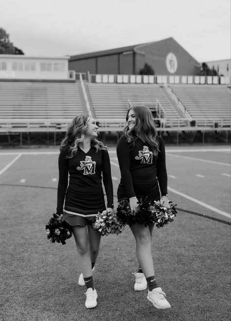 Cheerleader Pictures Poses Best Friends, Cheer Pictures Best Friend Poses, Cheer Pictures Poses 2 People, Cheerleading Pictures Poses Best Friends, Duo Cheer Poses, Senior Picture Ideas Cheer, Senior Year Cheer, Cheer Senior Pictures, Friend Senior Pictures