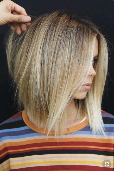 Must-Try Fall Hairstyles We’re Snagging from PinterestShoulder-Length Haircuts To Show Your Hairstylist Now Shoulder Length Layered Hair, Layered Haircuts Shoulder Length, Hair 2018, Flat Hair, Hair Affair, Bob Hair, Trending Hairstyles, Hair Envy, Feel Pretty