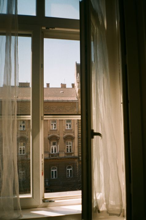 Budapest Apartment Aesthetic, Old Apartment Aesthetic, Budapest Apartment, Portugal House, European Apartment, French Apartment, French New Wave, North Europe, Vintage Film Camera