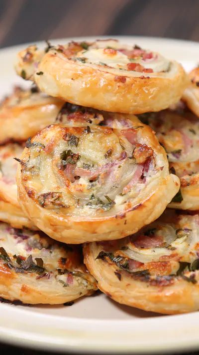 Flat Bread Recipe Ideas, Bread Recipe Ideas, Flat Bread Recipe, Recipes Sweet, Flat Bread, Appetizer Bites, Puff Pastry Recipes, Bread Recipes Sweet, Holiday Appetizers