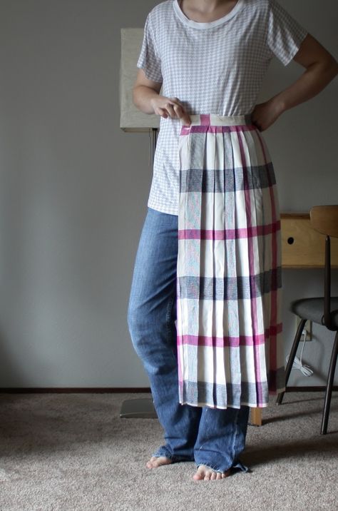 size-up a pleated skirt tutorial Diy Plaid Skirt, Pleated Skirt Tutorial, Diy Womens Clothes, Thrift Diy, Pleats Pants, Plaid Diy, Flannel Skirt, Upcycle Clothing, Kitchen Ideas For Small Spaces