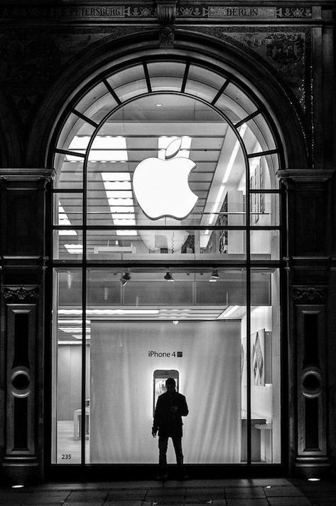 Some beautiful pics of Apple Stores.   - Last one for now.  MacMan Facade Retail, Apple Store Design, Steve Jobs Apple, Apple Pop, Phone Store, Front Elevation, Apple Mac, Store Front, Apple Store