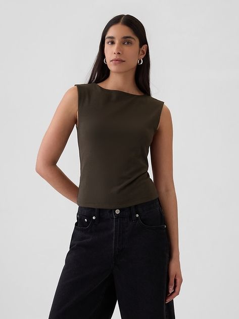 Corporate Clothes, Teaching Fits, Basic Tops For Women, Boatneck Shirt, Clothing Basics, Dark Green Shirt, Minimalist Blouse, Boat Neck Shirt, Italy Outfits