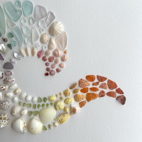 Seashell Art Diy, Sea Glass Art Diy, Deco Marine, Sea Glass Art Projects, Art Coquillage, Seashell Projects, Seashell Wall Art, Shell Crafts Diy, Sea Crafts