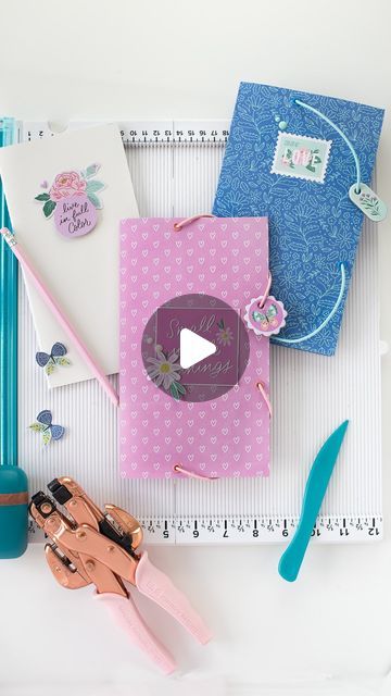 Bea Valint | Scrapbook + DIY on Instagram: "One thing I never miss before holiday trip ☀️ is creating a cute paper folder to organize brochure, photos or journals. ⛱️Find the template at the end of the video! I used pretty papers from my Sketchbook collection 🦋 Find the collection in the @joann_stores and online retailers ! #americancrafts #beavalint #bvsketchbook #madewithjoann #joannstore # scrapbooking #papercrafts #diy #paperfolder" Diy Paper Folder, Papercraft Gift Ideas, Diy Brochure Ideas, Diy Brochures, Craft Fair Display Table, Bea Valint, Sketchbook Collection, Scrapbook Video, Folder Diy