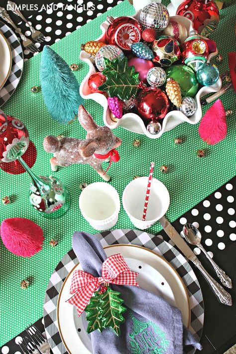 2018 CHRISTMAS HOME TOUR- DINING ROOM AND KITCHEN - Dimples and Tangles Kersfees Idees, Pink Christmas Table, Gingham Christmas, Dimples And Tangles, Christmas Tables, Watercolor Holiday, Tree Inspiration, Batwing Sleeve Sweater, Kitsch Christmas