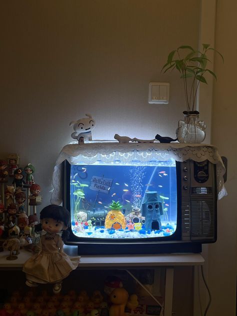 Fairyclub (@Olivia__ni) on X Cute Fish Tank Ideas, Japanese Aquarium, Creative Design Furniture, Fish Aquarium Decorations, Fish Tank Themes, Weird Furniture, Dream Bedroom Inspiration, House Of The Rising Sun, Tv Set