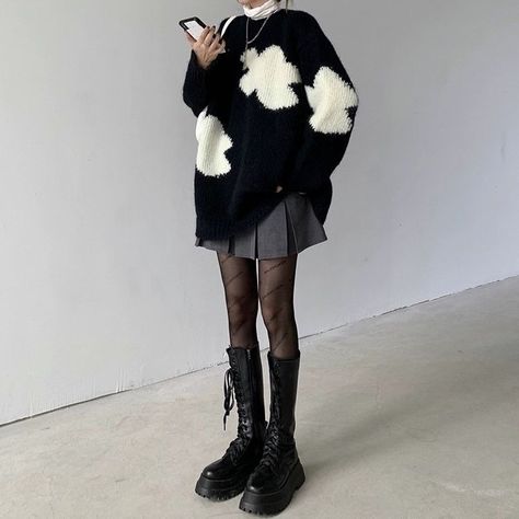 Jumper Inspo Outfit, Black Acubi Fashion, Korean Fashion Accessories, Winter Outfits Acubi, Knitwear Dress Outfit, Winter Acubi Fashion, Pose Fotografi, Neue Outfits, 가을 패션