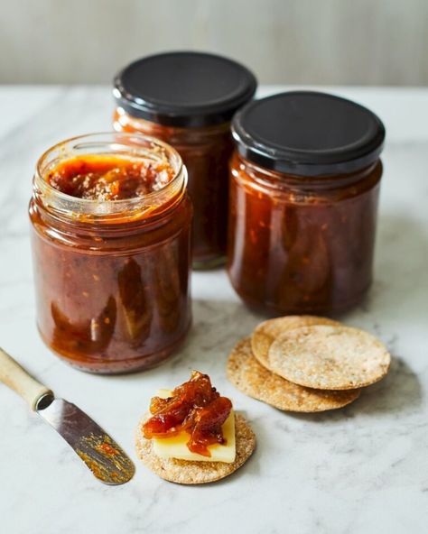 Apple Chutney Recipe, Christmas Chutney, Red Onion Chutney, Chilli Chutney, Tomato Chutney Recipe, Sausage Rolls Recipe, Apple Chutney, Chilli Jam, Apple Jelly