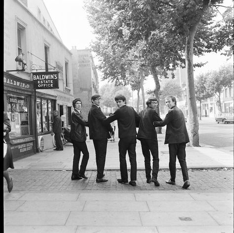 Group Portrait, The Zombies, 1960s Music, Zombie Walk, Bass Guitarist, 60s Music, British Invasion, Music Magazines, Music Photo