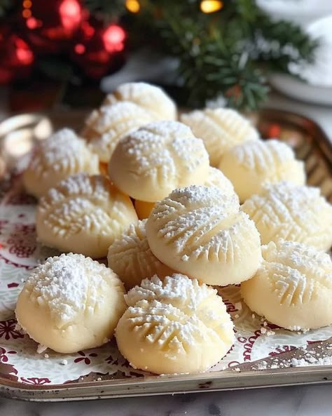 Recipes Sweetened Condensed Milk, Sweetened Condensed Milk Desserts, Business Cookies, Christmas Sweets And Treats, Xmas Sweets, Chocolate Kiss Cookies, James Martin Recipes, Christmas Cookies And Candy, Sweetened Condensed Milk Recipes