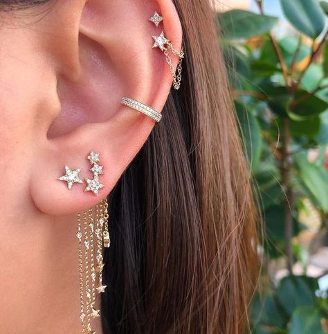 Styling Piercings, Ušný Piercing, Cool Ear Piercings, Pretty Ear Piercings, Diamonds Earrings, Cute Ear Piercings, Daith Piercing, Earrings Studs, Girly Jewelry