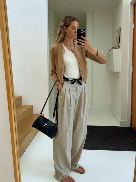 31 New J.Crew Items I'd Recommend to a Fashion Person Blouses And Jeans, J Crew Outfits, Chino Skirt, Cropped Cardigan Sweater, Crew Clothing, Minimal Chic, 가을 패션, Fashion Editor, Fashion Photoshoot