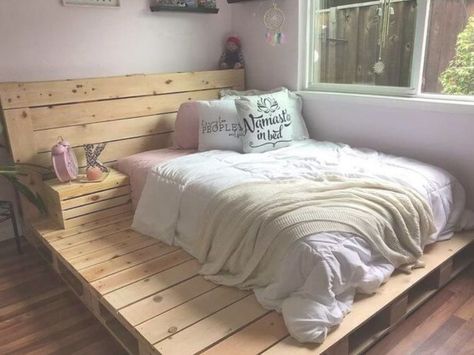 100 DIY Pallet Bed Frame Designs - Easy Pallet Ideas Bed Frame From Pallets, Pallet Bed Frame Diy, Wooden Pallet Beds, Pallet Bed Frames, Pallet Bed Frame, Diy Wood Pallet Projects, Diy Pallet Bed, Pallet Beds, Pallet Ideas Easy