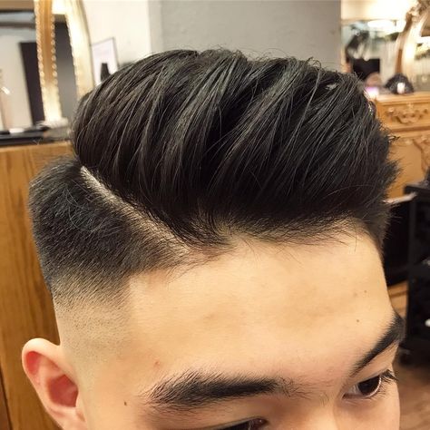 Haircut Men Side Part, Haircut Skin Fade, Side Part Pompadour, Smart Hairstyles, Mens Hairstyles Curly, Side Part Haircut, Pompadour Haircut, High Fade Haircut, Classic Haircut