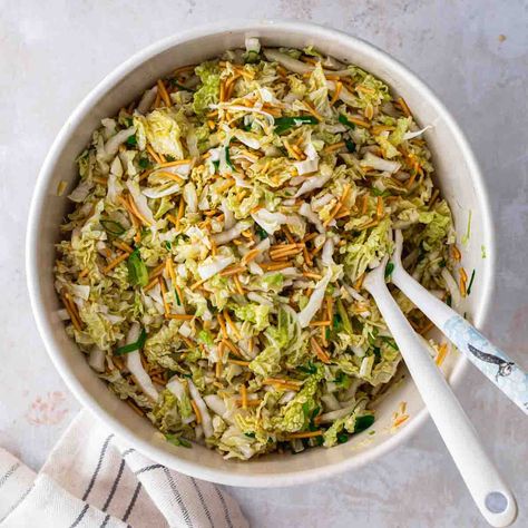 Chang's Famous Noodle Salad Recipe Chinese Chicken Noodle Salad, Pf Chang Recipes, House Dressing Recipe, Crispy Noodle Salad, Veggie Salads, Peanut Salad, Crispy Noodles, Vegan Coleslaw, Noodle Salad Recipes