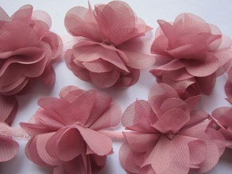 Tissue Paper Pom Poms Diy, Shabby Chic Diy Crafts, Ribbon Flower Tutorial, Making Fabric Flowers, Material Flowers, Tissue Paper Pom Poms, Handmade Flowers Fabric, Shabby Chic Crafts, Bead Embroidery Patterns