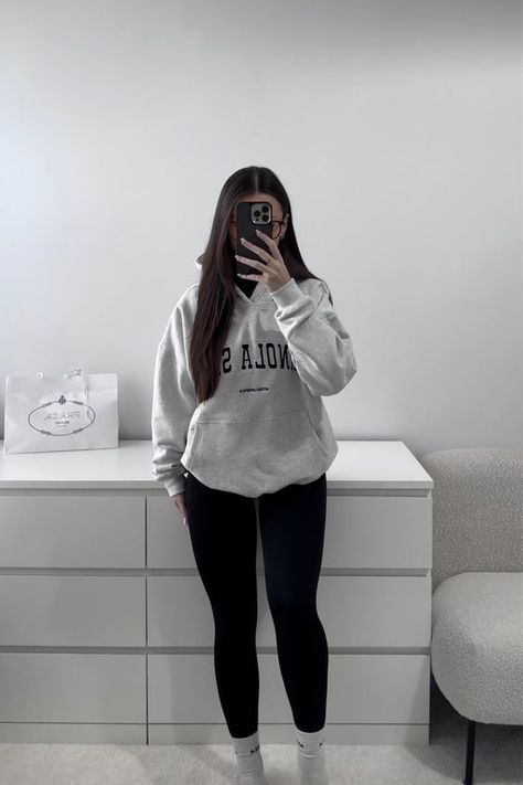 Gray Hoodie Outfit, Hoodie And Leggings Outfit, Oversized Hoodie Outfit, Grey Leggings Outfit, Outfits Leggins, Look Legging, Black Leggings Outfit, Winter Fashion Outfits Casual, Leggings Hoodie