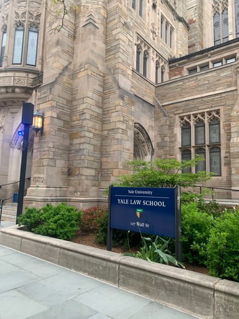 Yale University Aesthetic, Back To School Goals, Yale Aesthetic, Usc College, Academia Library, Dark Academia Library, High School Study, Motivation Books, Yale Law