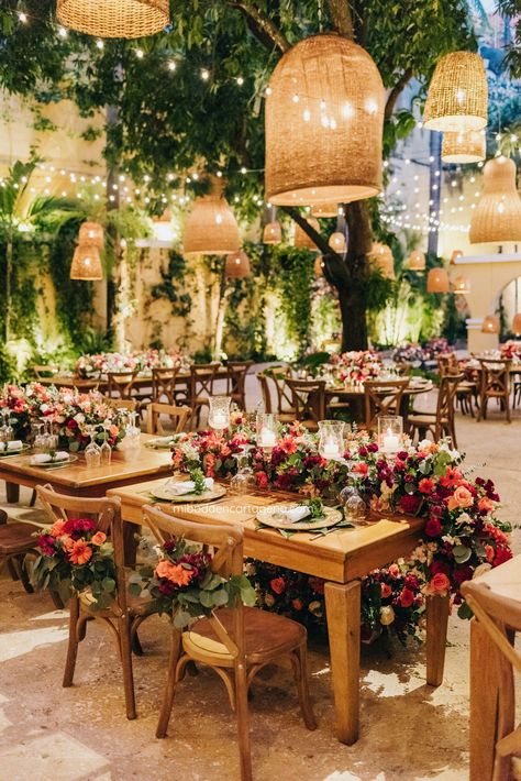 VIBRANT OUTDOOR WEDDING in Cartagena!! | Mi Boda En Cartagena - Wedding Planning Colorful Hacienda Wedding, Modern Latin Wedding, Mexican And White Wedding, Mexico Wedding Theme, Mexican Hacienda Wedding Decor, Cartagena Colombia Wedding, Mexican Filipino Wedding, Colombian Wedding Ideas, Peruvian Wedding Decorations