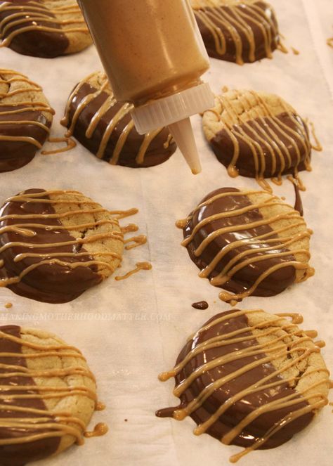 Peanut Butter Drizzle Recipe, Best Peanut Butter Cookie Recipe, Christmas Cookie Exchange Party, Butter Cookie Recipe, Best Peanut Butter Cookies, Christmas Cookie Recipe, Cookie Exchange Party, Christmas Cookie Exchange, Best Peanut Butter