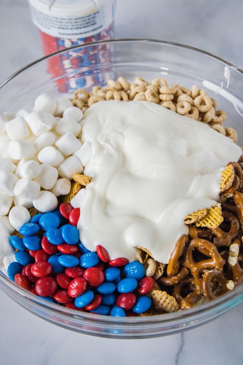 Red White And Blue Snacks, Pretzel Mix, 4th July Food, Marshmallow Cereal, Blue Snacks, White Chocolate Bar, Mini Pretzels, Lake Trip, Almond Bark