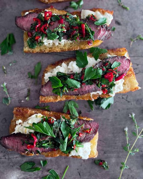 Steak + Burrata Bruschetta - The Virtual Caterer Steak And Burrata, Steak Burrata, Steak Leftovers, Pan Background, Burrata Bruschetta, Steak Appetizers, Leftover Steak Recipes, Party Food Sandwiches, Oregano Flowers