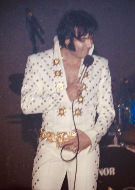 Elvis Presley 70s, Elvis Presley Last Concert, 70s Concert, Elvis 70s, Elvis Party, Elvis Presley Wallpaper, Elvis Costume, Elvis Pictures, Vintage Stars