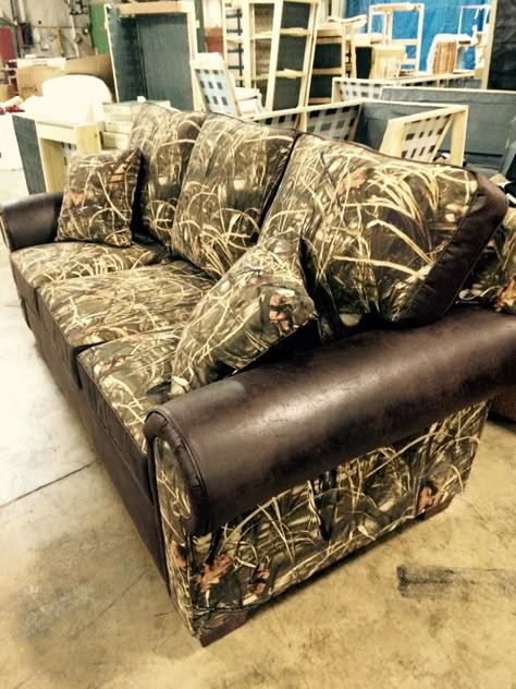 #New Realtree Max-4 Camo Safa by Hunter Furniture Camo Living Room Ideas, Hunting Themed Living Room, Camo Room Ideas, Camo Living Rooms, Camo Room Decor, Camouflage Room, Camo Furniture, Camo Home Decor, Mancave Bar