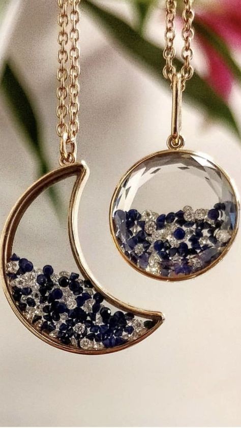 Uv Resin Jewelry Ideas, Resin Jewellery Ideas, Resin Pendant Ideas, Diy Resin Gifts, Moon Circle, Flower Resin Jewelry, Making Resin Jewellery, Resin Crafts Tutorial, Resin Pendants