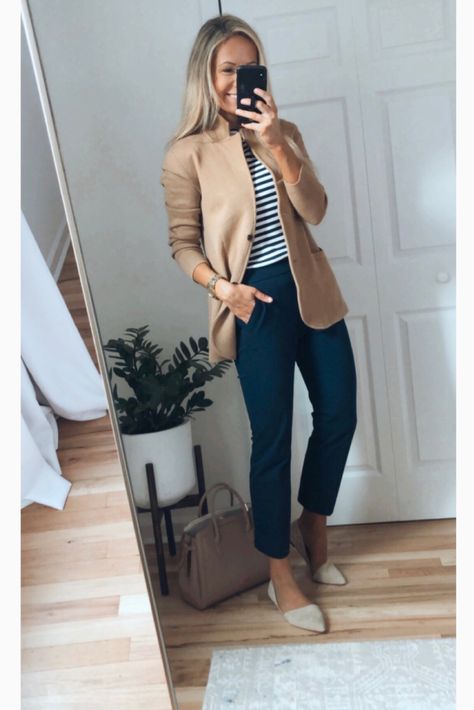 Sweater Blazer Outfit, Work Attire Women, Elegantes Outfit Damen, Outfit Preppy, Look Formal, Business Outfits Women, Business Casual Outfits For Women, Blazer Outfit, Business Casual Outfits For Work