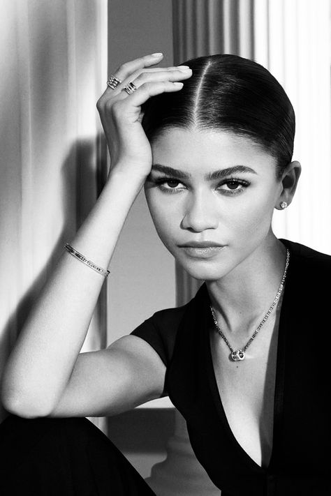 Zendaya Black And White, Zendaya Portrait, Photoshoot Zendaya, Zendaya Model, Zendaya Photoshoot, White Photoshoot, Zendaya Maree Stoermer Coleman, Black And White Suit, Zendaya Outfits