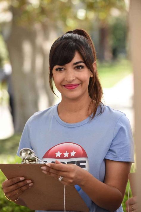 Hannah Simone Cece New Girl, Hannah Simone, Side Bangs Hairstyles, Barbie Model, Happily Married, About Hair, Womens Haircuts, New Girl, Girly Girl