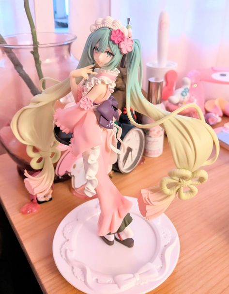 Miku Figure, Miku Hatsune Vocaloid, Anime Figurines, Figure Poses, Matcha Green, Birthday Wishlist, Matcha Green Tea, Pretty Dolls, Cute Dolls