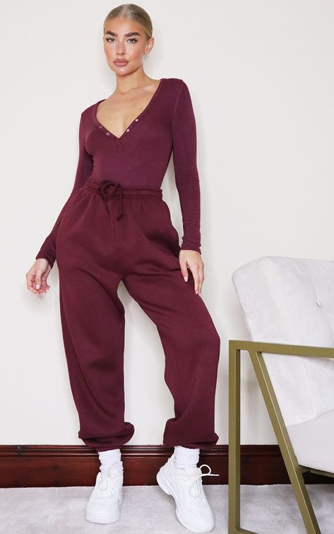 Maroon Sweatpants Outfit, Jogger Outfits, Cute Lounge Outfits, Sweatsuit Outfit, Pink Soda, Cuffed Sweatpants, Womens Loungewear Sets, Ruched Midi Skirt, Sweatpants Outfit