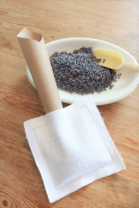 How To Make Sachets, Making Lavender Sachets, Diy Lavender Sachet, Lavender Pouches Diy, How To Make Lavender Sachets, Lavender Sachets Ideas, Crafts With Lavender, Lavender Bags How To Make, Lavender Sachets Diy How To Make