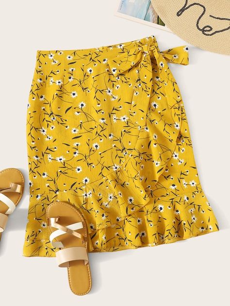 Floral Skirt Outfits, Yellow Floral Skirt, Rok Mini, Peplum Tops, Printed Pleated Skirt, Tie Skirt, Outfit Jeans, Skirt Mini, Maxi Skirts