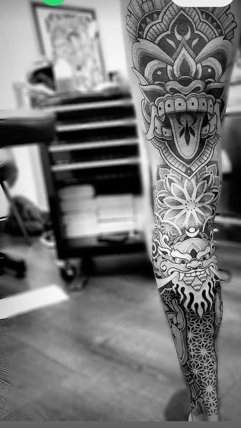 Thai Leg Sleeve Tattoo, Thai Leg Tattoo Men, Mandala Tattoo Leg Sleeve Men, Thai Leg Tattoo, Lion Mandala Tattoo Design, Mens Mandala Tattoo, Tatoos Men Leg Ideas, Upper Leg Tattoo Men, Geometric Leg Tattoo