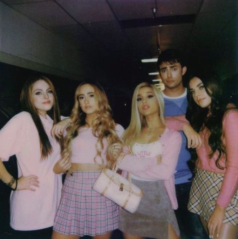 Elizabeth Gilles, Aaron Samuels, Mean Girls Aesthetic, Mean Girls Outfits, Thank U Next, Elizabeth Gillies, Regina George, Editorial Magazine, 2000s Aesthetic