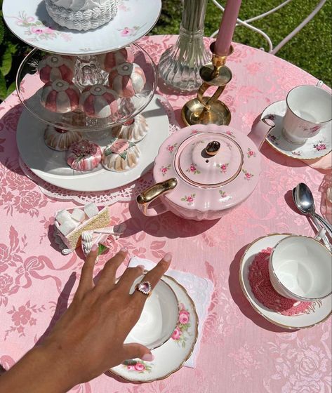 Dreams Photo, Garden Party Birthday, Dinner Party Menu, Picnic Date, Tea Party Garden, Tea Party Birthday, 20th Birthday, Spring Baby, Spring Vibes