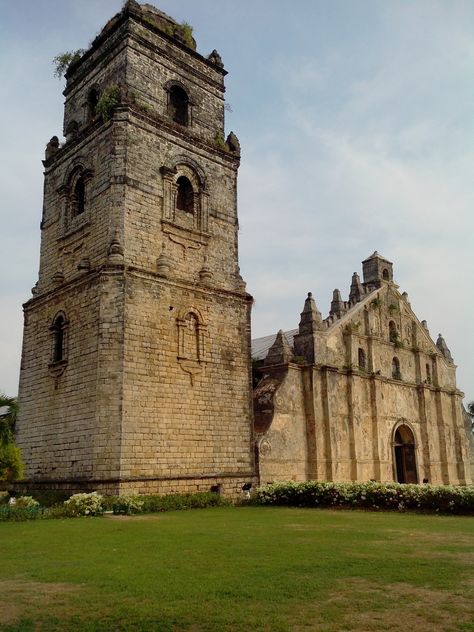 Baroque Philippines (UNESCO World Heritage Site - Paoay, Ilocos Norte) World Heritage Sites Philippines, Filipino Architecture, Ilocos Norte, Filipino Culture, Old Churches, South China Sea, Archaeological Site, Unesco World Heritage Site, Unesco World Heritage