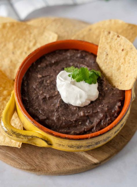 This creamy black bean dip is easy to make with just 3 ingredients. Serve it with tortillas chips, on tostadas, or molletes. It's a versatile snack or side dish that goes well with any Mexican dish. Recipe on ThaiCaliente.com Mexican Restaurant Bean Dip, Black Bean Dip Easy, Black Bean Sides, Mexican Black Bean Dip Recipe, Frito Lay Bean Dip Recipe, Frito Lay Bean Dip, Homemade Bean Dip, Mexican Bean Dip, Instant Pot Beans Recipe