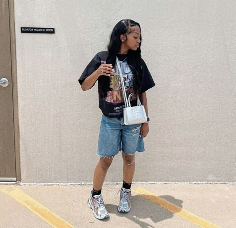 Fashion School Outfits, Baggy Jean Shorts, Hype Clothing, Fly Outfit, Baggy Jean, Outfit Inspo Casual, Streetwear Fashion Women, Cute Swag Outfits