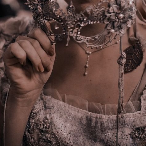 Masquerade Ball Aesthetic, Masquerade Aesthetic, Royalcore Aesthetic, Era Victoria, Royalty Core, Royal Core, Fairytale Aesthetic, Ball Aesthetic, Medieval Aesthetic