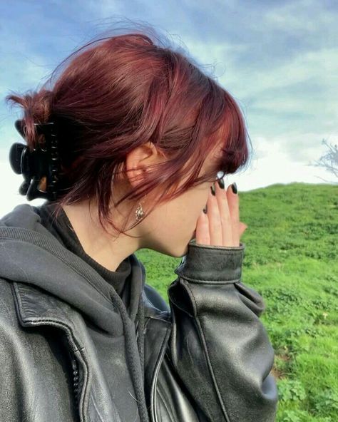 Red Hair Fading Out, Dark Red Short Hair With Bangs, Strawberry Brown Hair Color, Red Hair W Bangs, Hair Inspo Color Red, Wine Red Hair Aesthetic, Dark Red Hair Outfits, Red Dye On Brown Hair, Red Aesthetic Hair